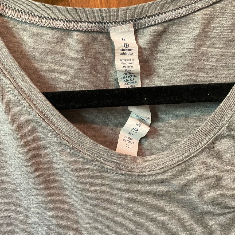 Lululemon tee